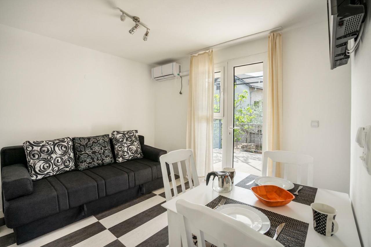 Apartments Natali บาร์ ภายนอก รูปภาพ