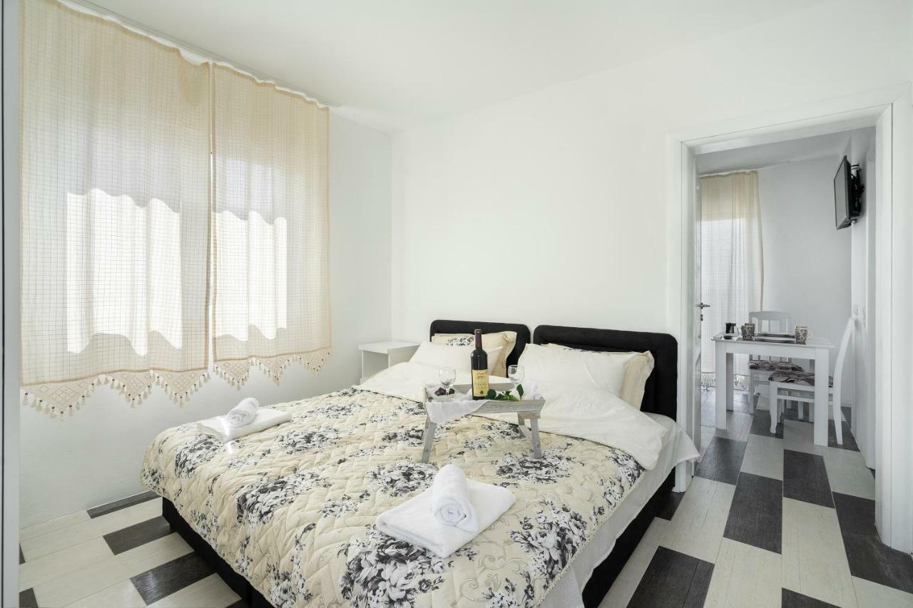 Apartments Natali บาร์ ภายนอก รูปภาพ