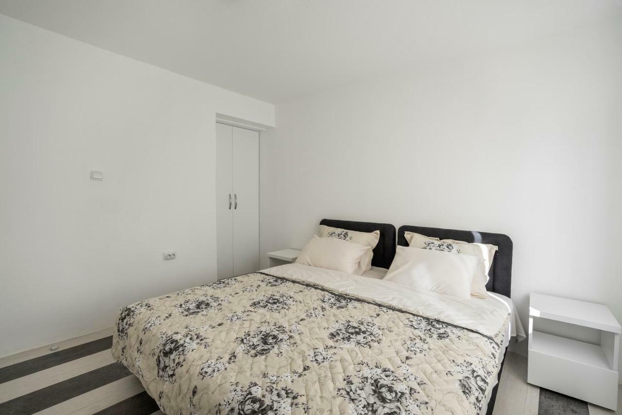 Apartments Natali บาร์ ภายนอก รูปภาพ