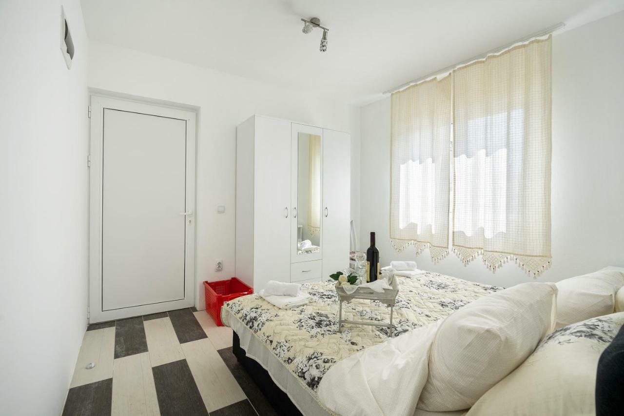Apartments Natali บาร์ ภายนอก รูปภาพ